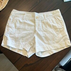 Lilly Pulitzer white Callahan short size 4
